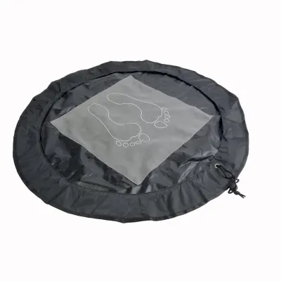 Covoraș din poliester. Poate fi pliat și transformat într-o geantă pentru haine umede (diametru de 65 cm l – cu imprimare personalizată